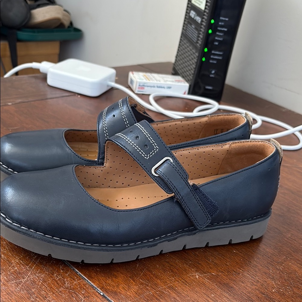 Clark’s Artisan Unstructured Blue and Gray Flats with Comfort Sole Sz 8 1/2 W